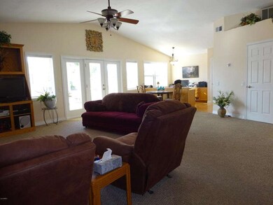 3 FAMILY RM VAULTED CEILING