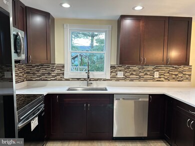 998 Hacienda Ct, Westminster, MD 21157 - photo 5