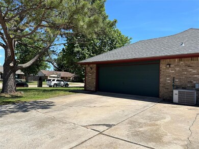 Side garage, 3 car drive