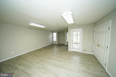 25561 Gwynneth Square, Chantilly, VA 20152 - photo 4