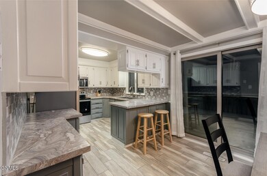 17 Kitchen