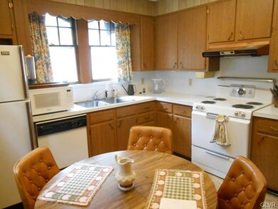 876 Cattell St, Easton, PA 18042 - photo 2