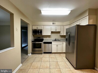 106 Castletown Rd unit 102, Lutherville Timonium, MD 21093 - photo 2