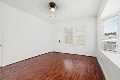 736 W Rittenhouse Rd, Houston, TX 77091 - photo 5