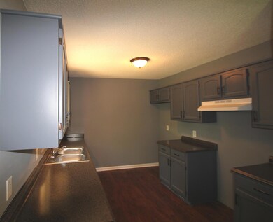 711 Wood St, Manchester, TN 37355 - photo 3