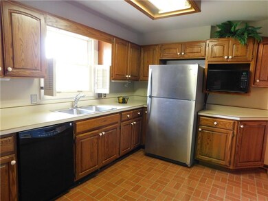 4940 Chapel Dr, Columbus, IN 47203 - photo 7