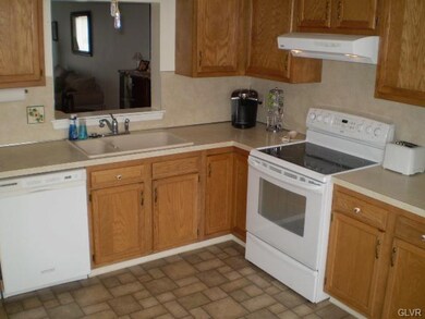 3483 Limestone Dr, Whitehall, PA 18052 - photo 4