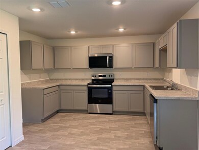 904 Hudson Valley Dr, Poinciana, FL 34759 - photo 2