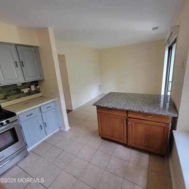 174 Edinburgh Ct, Matawan, NJ 07747 - photo 2