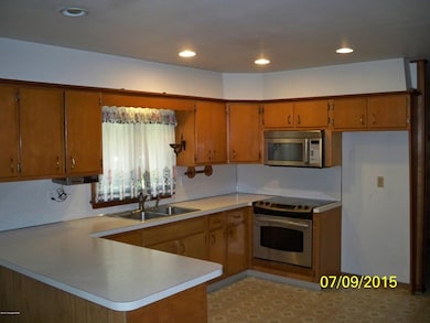 104 Circle Ln, Stroudsburg, PA 18360 - photo 2