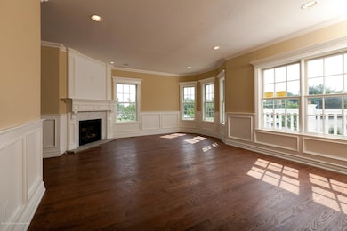 004_Family Room