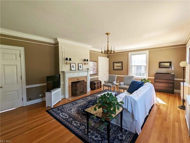 Entertainment Sized Living Room with Gas Fireplace