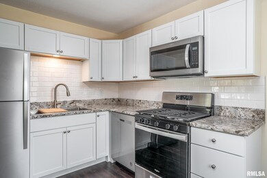 1803 Welshire Dr, Davenport, IA 52806 - photo 7