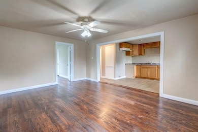 7711 James Franklin St, Houston, TX 77088 - photo 2