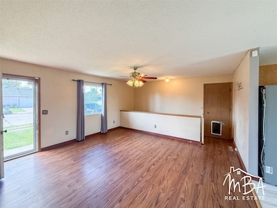 302 Oldweiler Dr, Holcomb, KS 67851 - photo 6