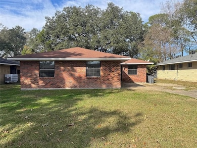 1027 Arcadia Dr, Baton Rouge, LA 70810 - photo 3
