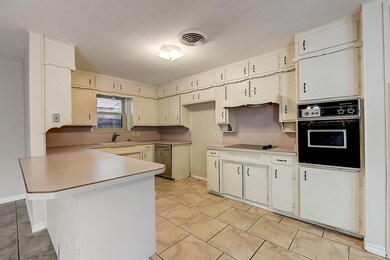 825 Gregory Ave, Bedford, TX 76022 - photo 4