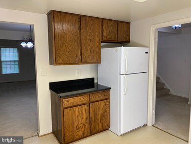 7938 Bethelen Woods Ln, Springfield, VA 22153 - photo 5