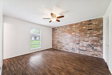 3922 Laura Leigh Dr, Friendswood, TX 77546 - photo 7