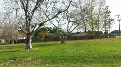 3319 Nolan St, Bay City, TX 77414 - photo 4