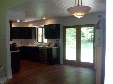 137 N Lehigh St, Shavertown, PA 18708 - photo 4