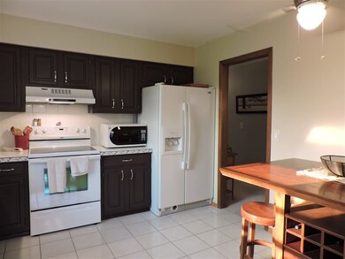 Eating space in kitchen