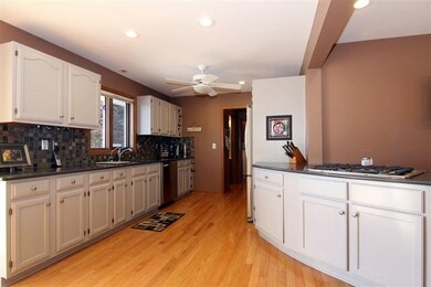 7253 Ziegler Cir, Middleton, WI 53562 - photo 5