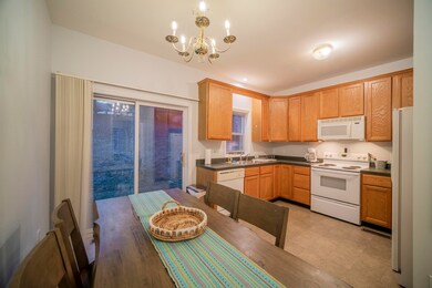 Eat-in Kitchen