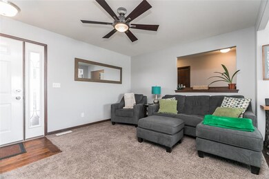 1913 Rosehill Dr SW, Cedar Rapids, IA 52404 - photo 3