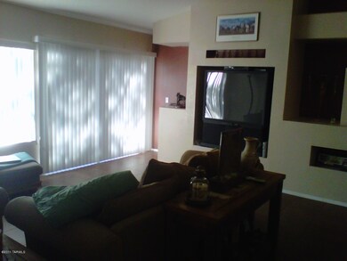 Living Rm w/ Built in Entertainment Cent