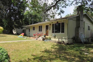 1104 NW D St, Grants Pass, OR 97526 - photo 3