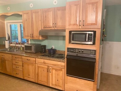 8 Iowa St, Worcester, MA 01602 - photo 6