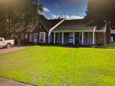 View of front of home featuring a front yard