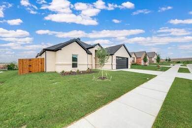 1910 Echo Lake Ct, Cleburne, TX 76033 - photo 2