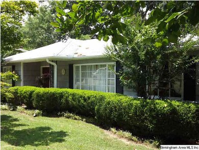 Beautiful Manicured Front Yard, wonderfully mainta