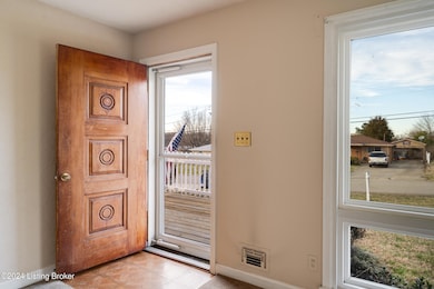 5902 Colebrooke Ln, Louisville, KY 40219 - photo 6