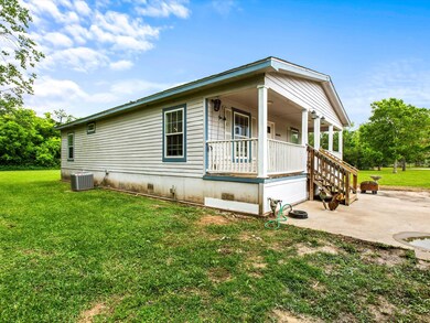 555 Avenue J, Alvin, TX 77511 - photo 5