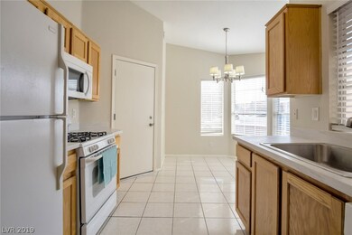 KITCHEN WITH BREAKFAST AREA