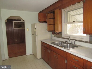 304 W Roland Rd, Brookhaven, PA 19015 - photo 5