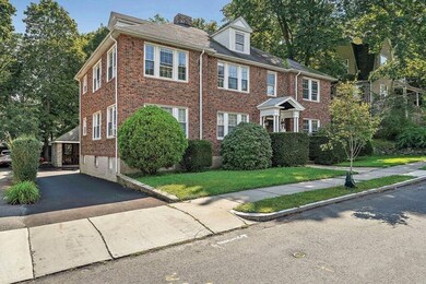 54 Crosby Rd unit 2, Chestnut Hill, MA 02467 - photo 2