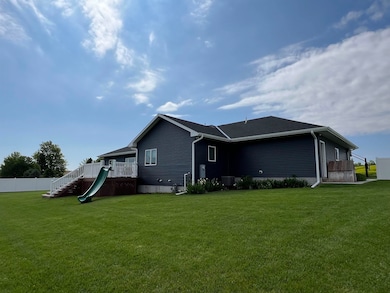806 Regency Cir, Albion, NE 68620 - photo 3