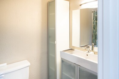 1331 N Glen Cir unit D, Aurora, IL 60506 - photo 2