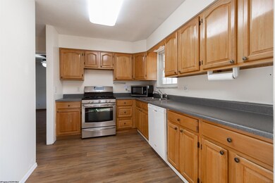 2856 Corbin Branch Rd, Bridgeport, WV 26330 - photo 7