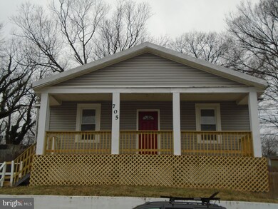 705 Larchmont Ave, Capitol Heights, MD 20743 - photo 2