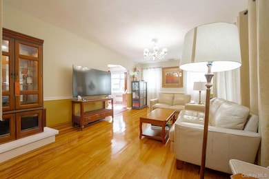 636 S 13th St, New Hyde Park, NY 11040 - photo 3