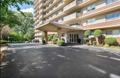 Parkway House unit 901, Memphis, TN 38112 - photo 2