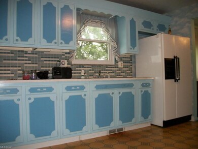 22080 Sandalwood Rd, Bedford, OH 44146 - photo 2