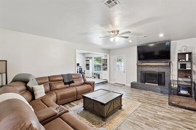 1910 E Chandler Dr, Shawnee, OK 74801 - photo 6