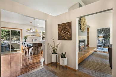 6. Foyer