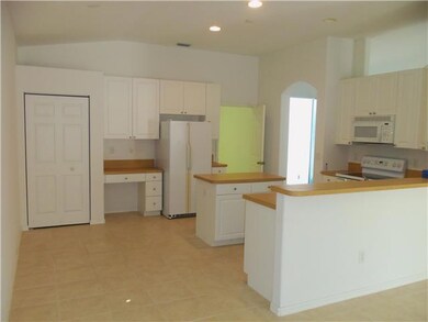 Kitchen. Huge Kitchen Area with Island Prep Area,